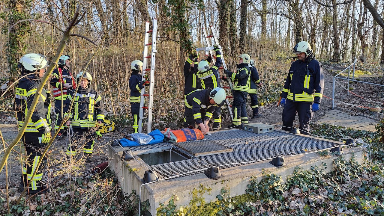 Einsatzübung: Rettung aus Höhen und Tiefen