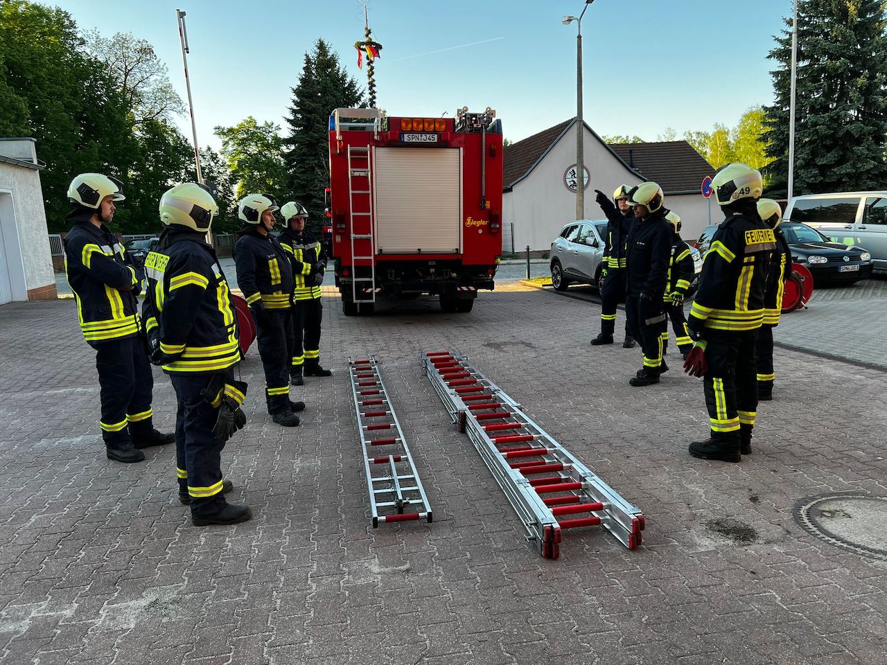 Dienstabend mit Fahrzeugpflege und Leiterausbildung